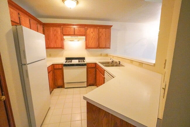 Building Photo - Spacious Duplex Near OU Campus