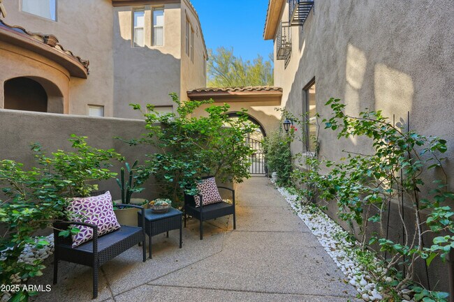 Building Photo - 20802 N Grayhawk Dr