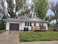 Building Photo - 1205 Parkview Dr