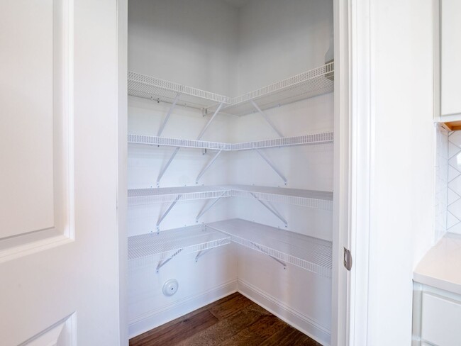 Building Photo - 909 Needlerush Rd