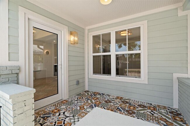 Building Photo - 422 24th St N