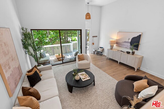 Building Photo - 3516 Vía Dolce