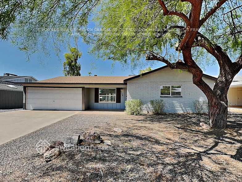 Primary Photo - 2136 E Broadmor Dr