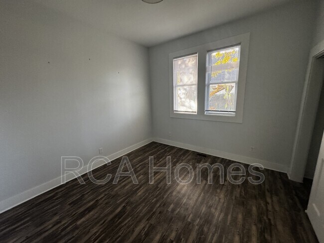 Building Photo - 1112 Pleasant St