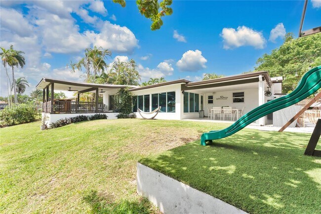 Building Photo - 4440 SW 28th Terrace