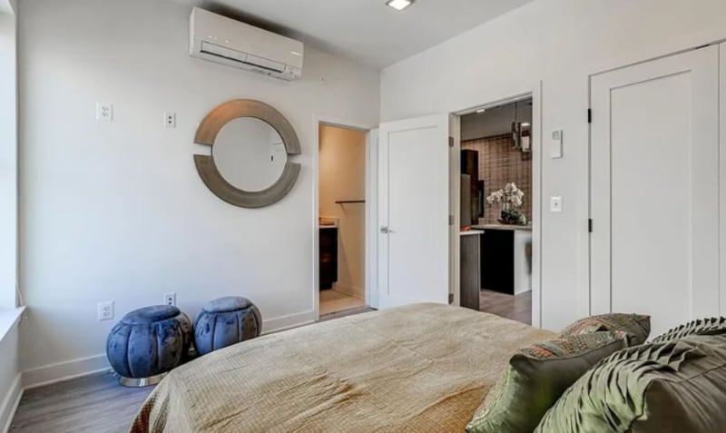 Building Photo - 421 S Broadway