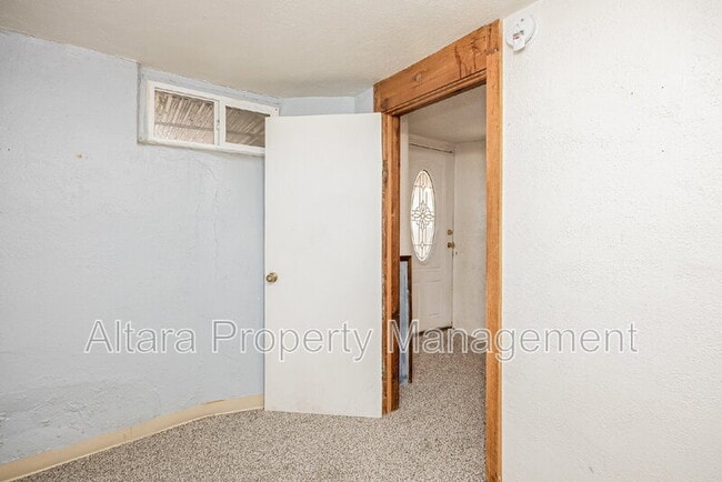 Building Photo - 1303 Langmeyer St