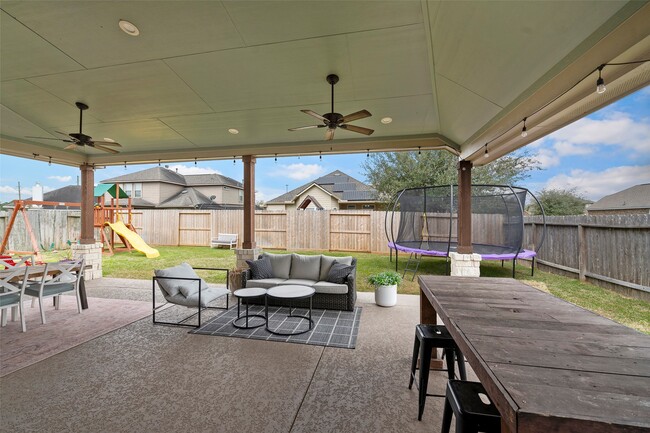 Building Photo - 16015 Jaime Knoll Ln