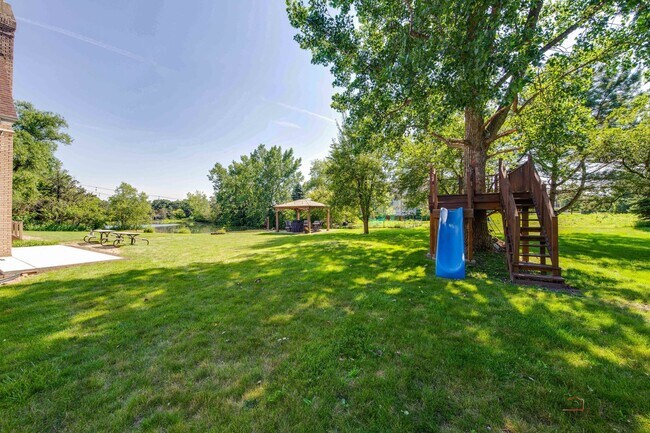 Building Photo - 14 Pentwater Dr