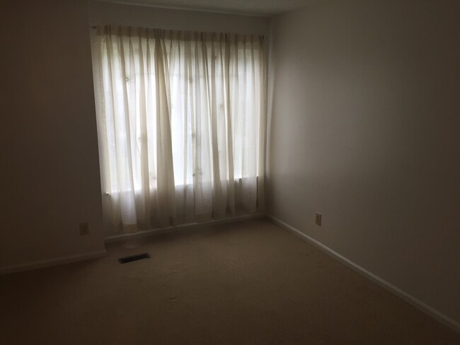 Building Photo - Beautiful Condo close to the oceanfront!!