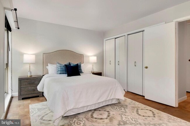 Building Photo - Beautiful 1BR/1BA in Downtown Bethesda. Al...