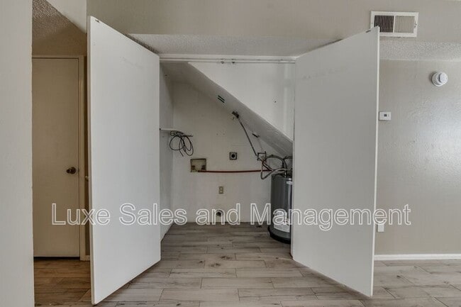 Building Photo - 6048 NW Expressway