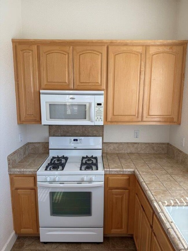 Building Photo - 1 Bedroom 1 Bath 2nd Story In-law Unit Vac...