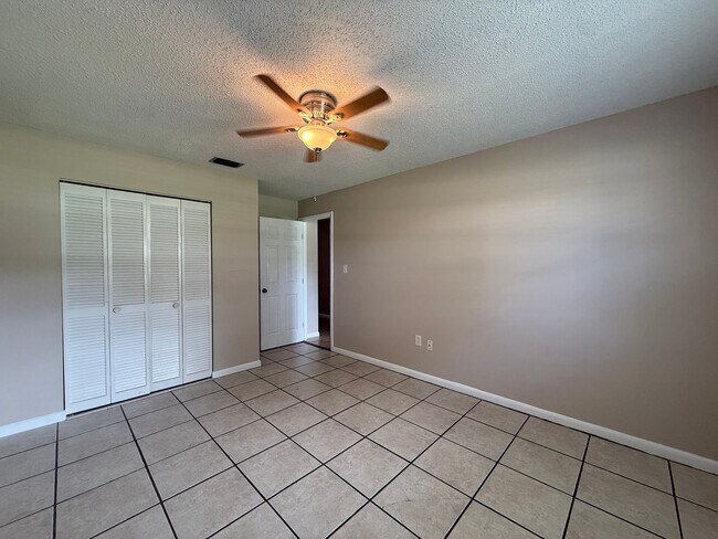 Building Photo - SLEEPY HOLLOW 3/2/2 Pool Home