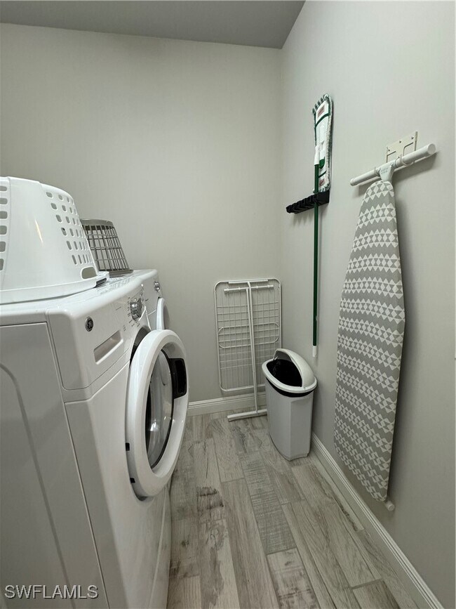 Building Photo - 3127 SE 22nd Pl