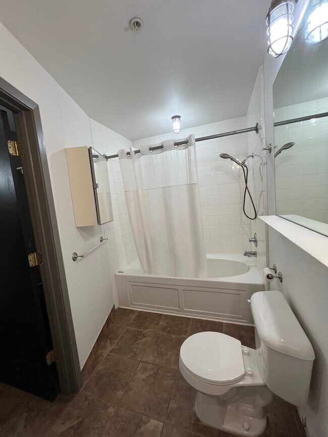 Building Photo - 1122 Jackson St