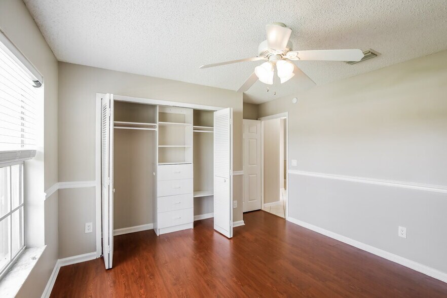 Building Photo - 105 Hemingway Ct