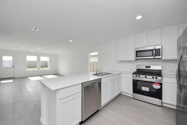 Building Photo - 25524 Roy Rogers Rd