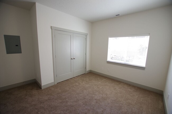 Building Photo - Sunbeam Townhomes