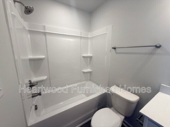 Building Photo - 121 Bartlett Dr