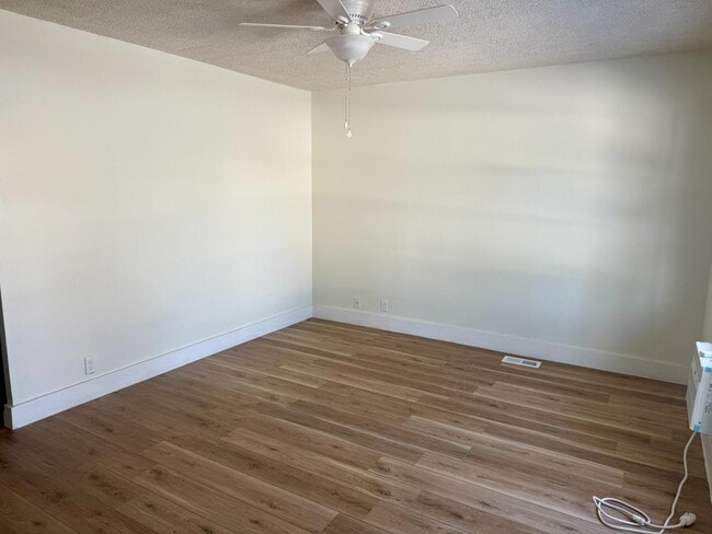 Building Photo - 1506 Crestview Dr