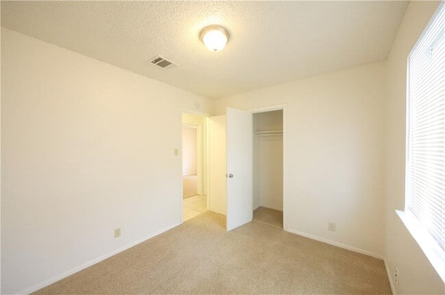 Building Photo - 12805 Broughton Way
