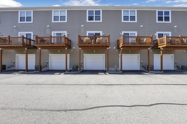 Building Photo - 483 Autumn Ridge Cir