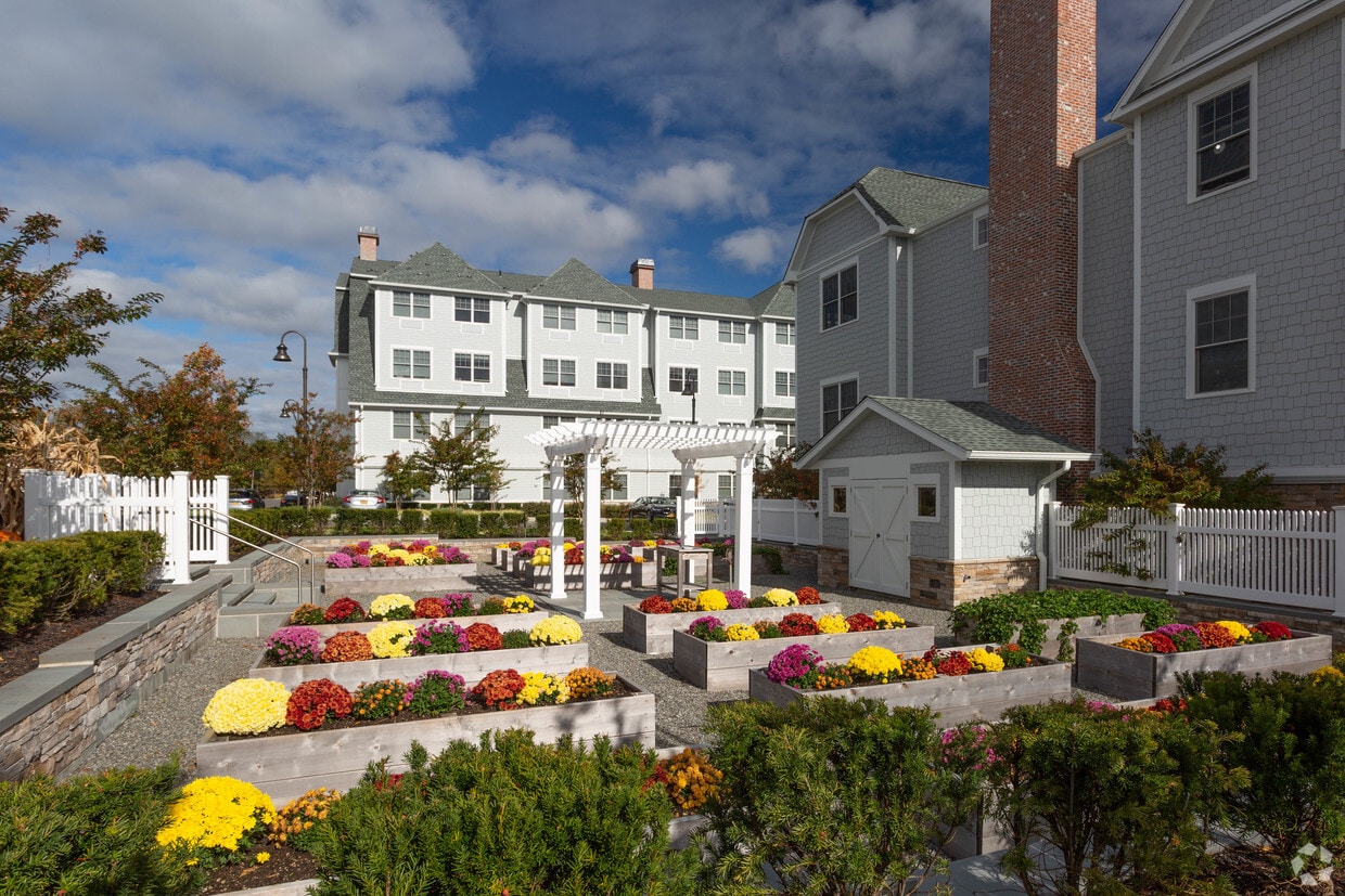 Greybarn Amityville Amityville Ny Apartment Finder