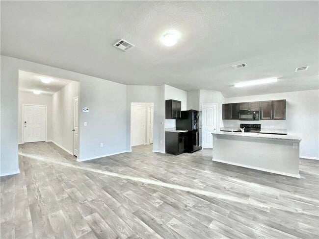 Building Photo - 5905 Ronee Leah Dr