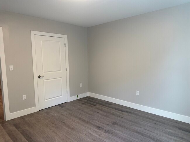 Building Photo - 251 Sladen St