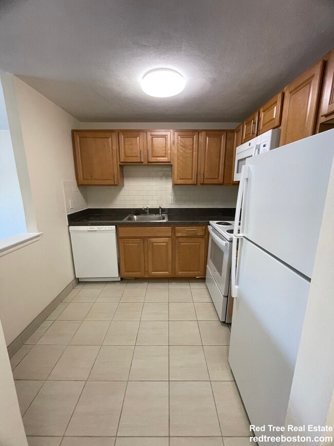 Building Photo - 245 Main St