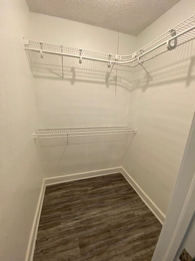 Building Photo - 4 Bed, 2 Bath Corner Lot in Broken Arrow!