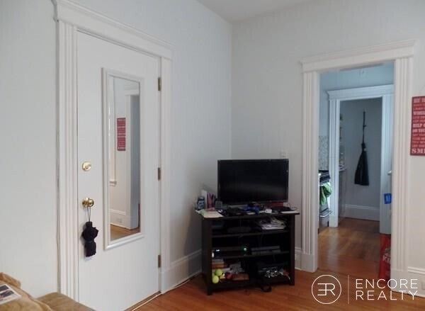 Building Photo - 99 Marion St