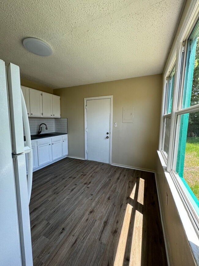 Building Photo - Charming 3 Bedroom Home for Rent in Jacksonville