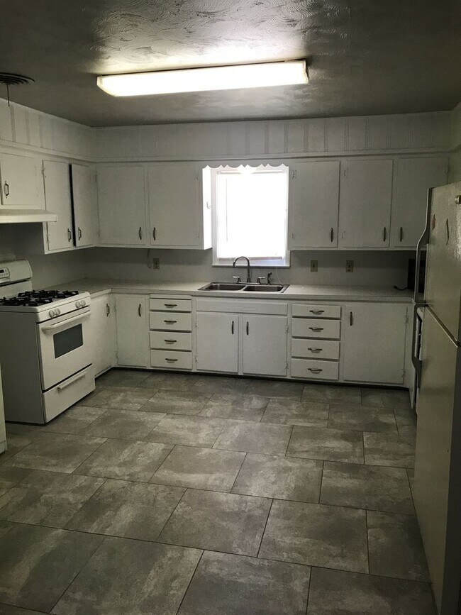 Building Photo - Pre Leasing for fall 2026! 3/2 in Medical District!