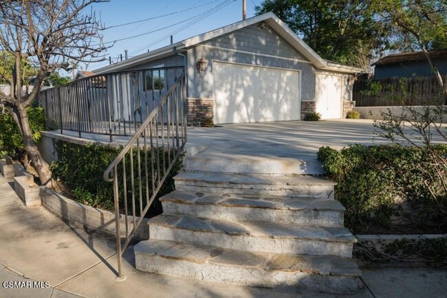 Building Photo - 1410 Calle Violeta