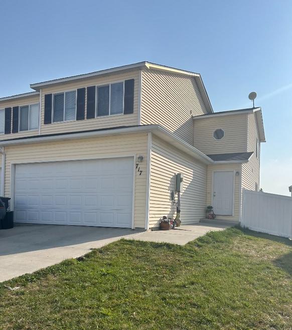 Building Photo - 717 Rampart Dr