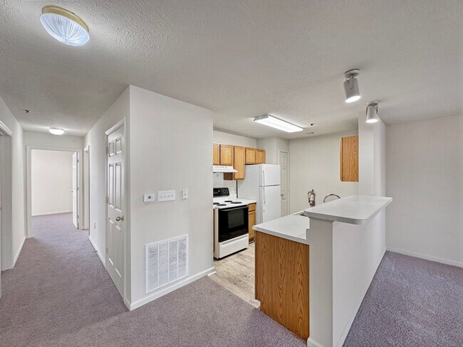 Building Photo - Space for the Family in this 3 Bedroom 2 Bath