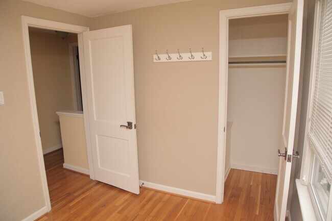 Building Photo - 1536 Elmwood Ave