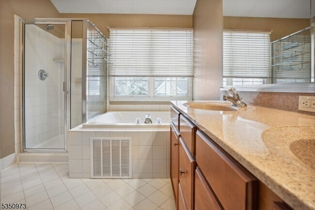 Building Photo - 220 Patriot Hill Dr