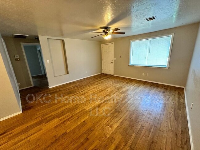 Building Photo - 804 E Steed Dr