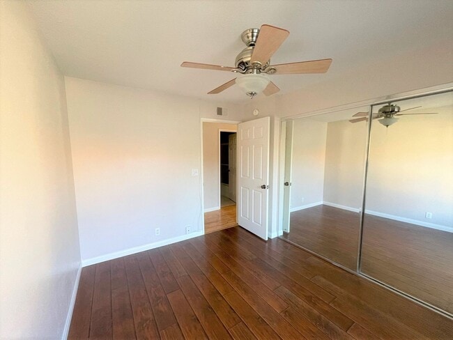 Building Photo - Updated Parkside Condo with Large Deck!