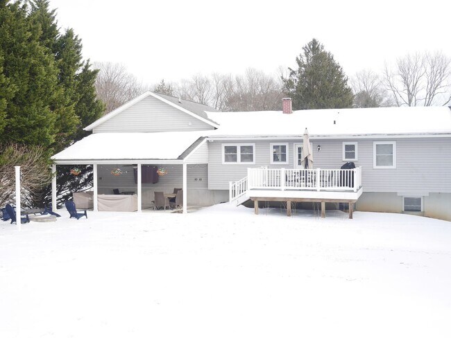 Building Photo - Beautiful 4-Bedroom Home with Finished Basement & Large Yard- Sykesville, MD