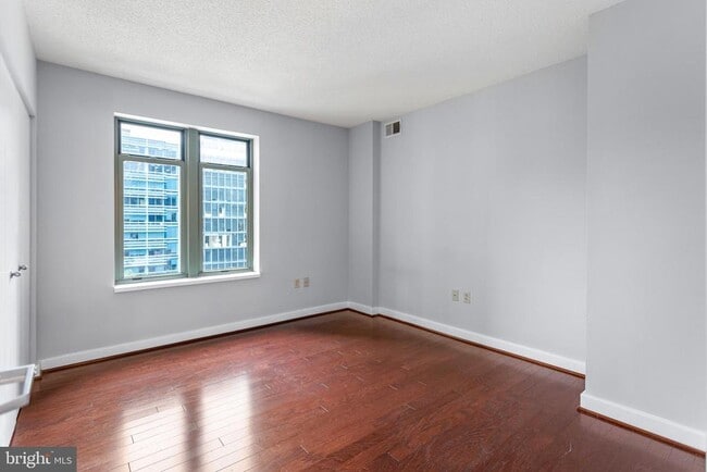 Building Photo - 1150 K St NW