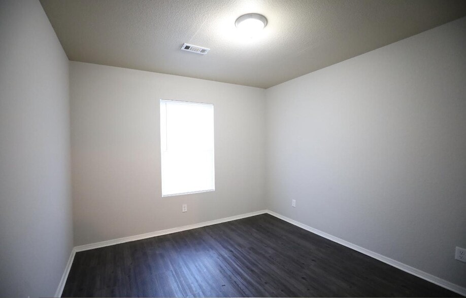 Building Photo - 3809 Remington Dr