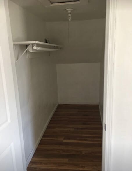 Building Photo - 82 1/2 N Hinman St