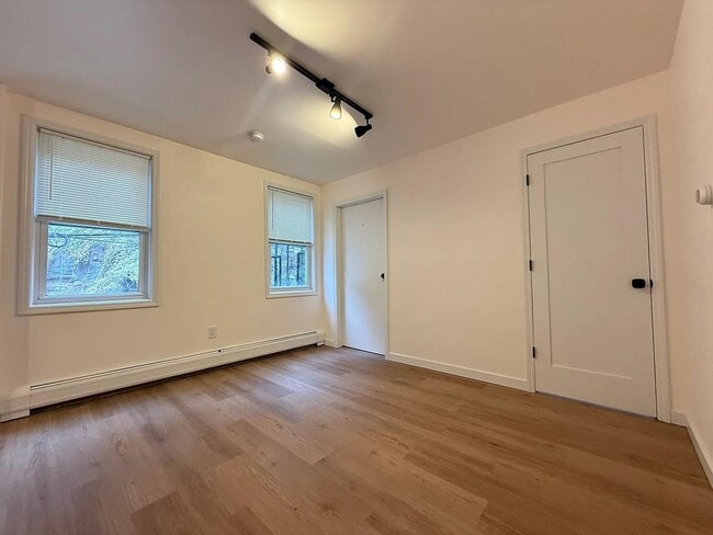 Building Photo - 1919 Willow Ave