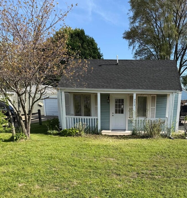 Primary Photo - 1216 E Jefferson Blvd
