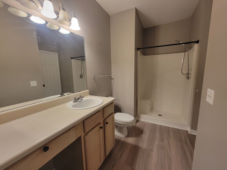 Building Photo - 7800 Point Meadows Dr