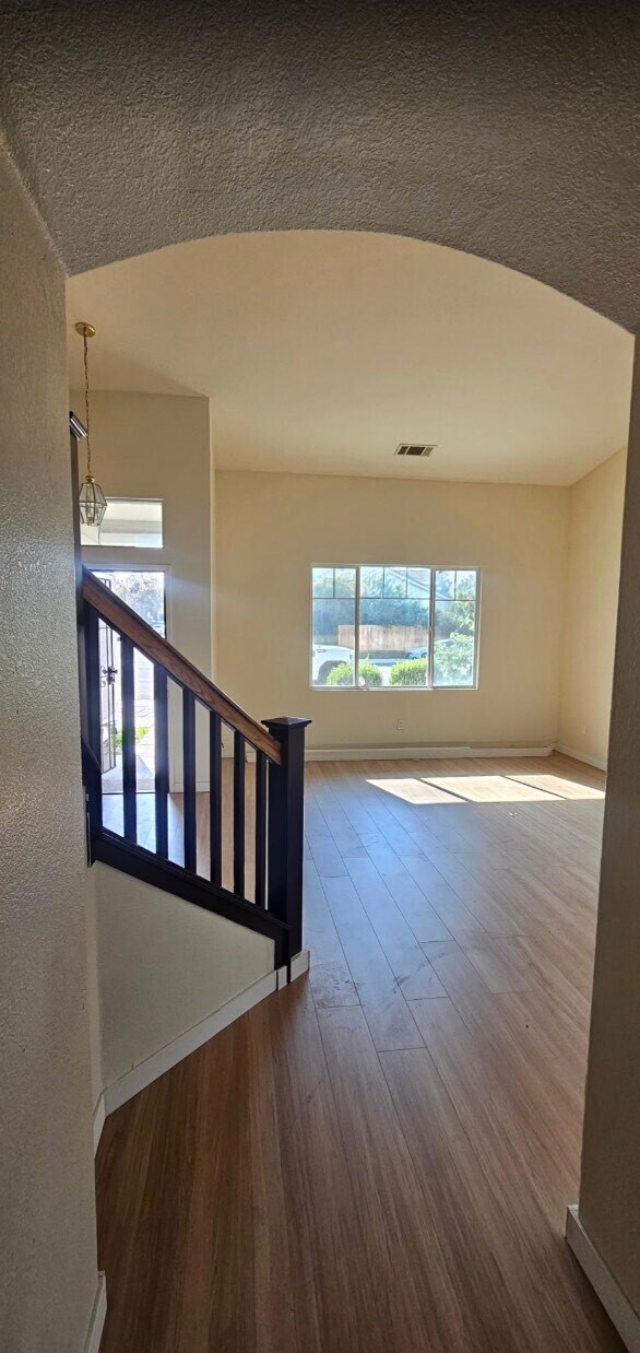 Building Photo - 1465 Venice Cir